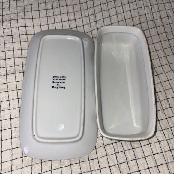 Hung Arts Blue White Floral Ceramic Butter Dish with Lid Made In Hong Kong - Picture 13 of 16